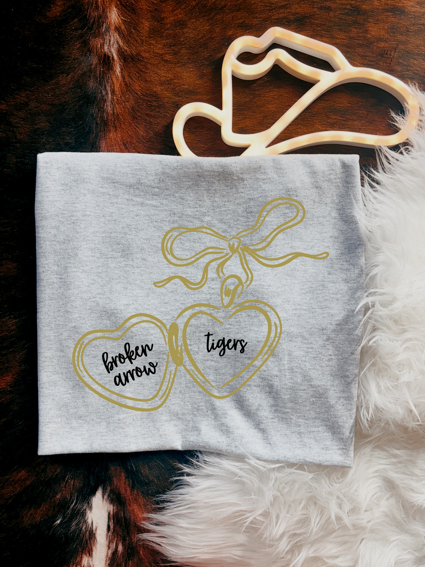 Broken arrow locket