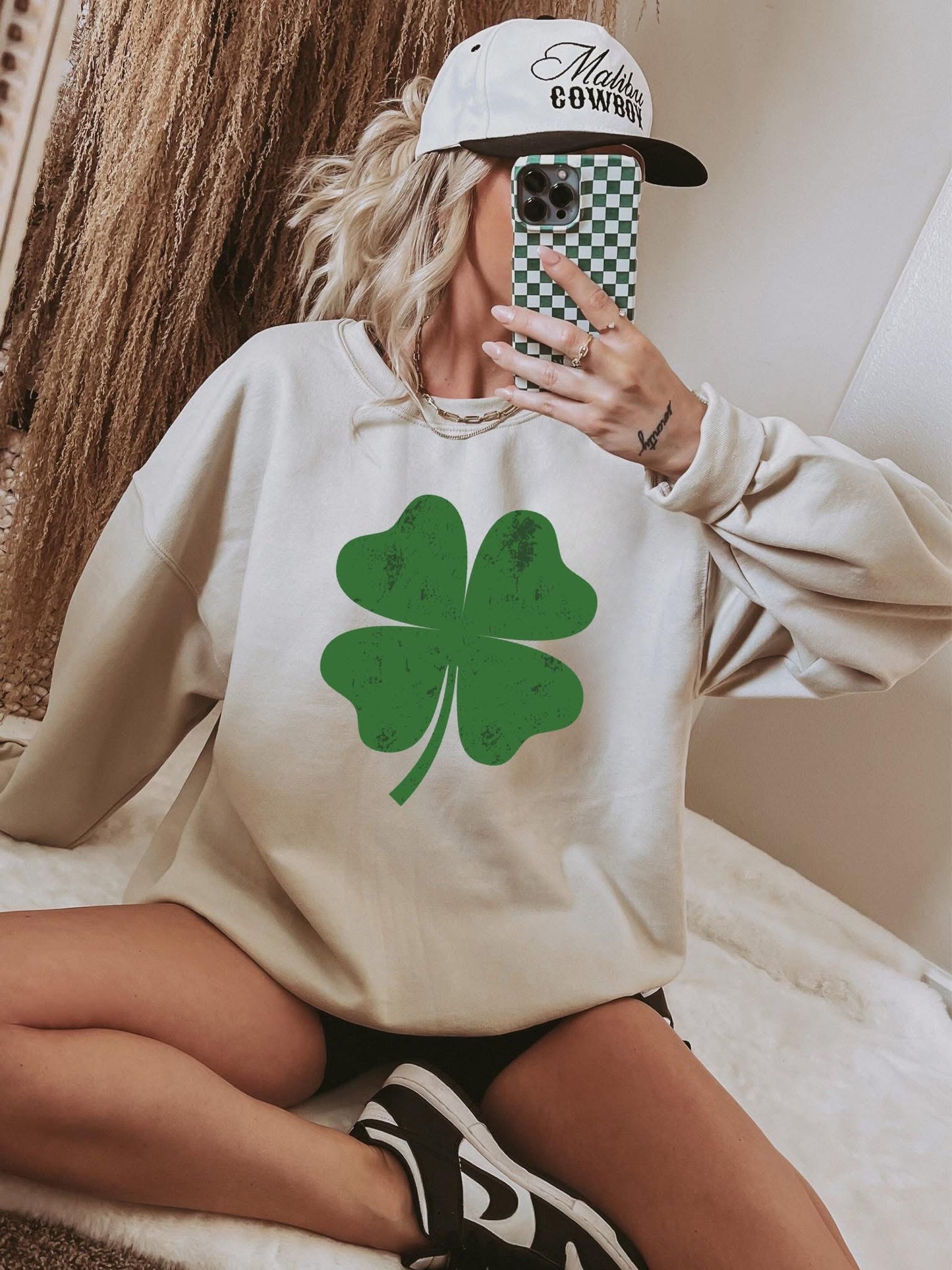 Grunge clover